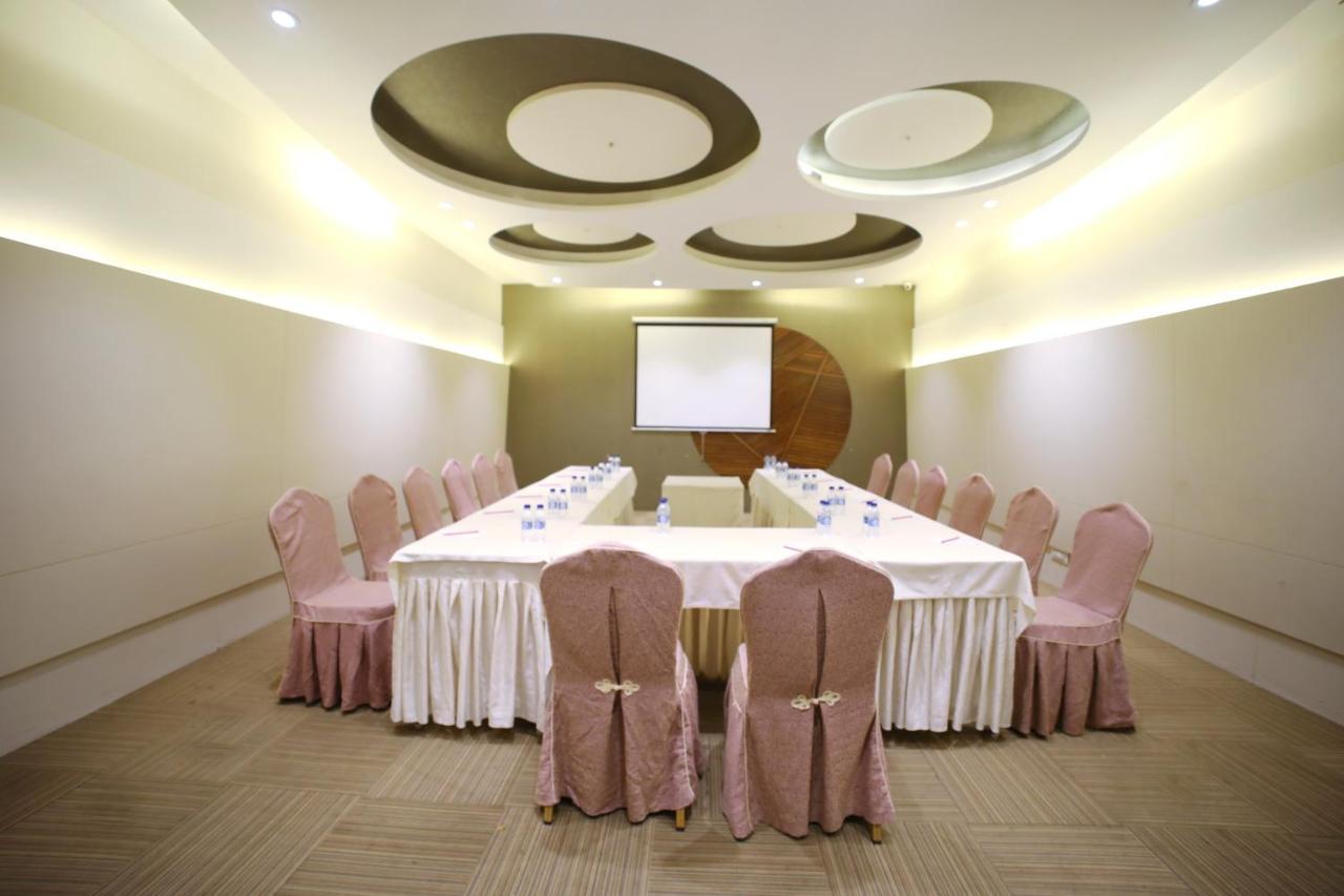 The Byke Suraj Plaza Pure Veg, Thane Exterior photo